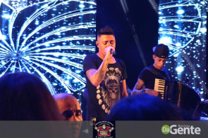 Veja os clicks do show Felipe Araújo