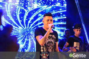 Veja os clicks do show Felipe Araújo