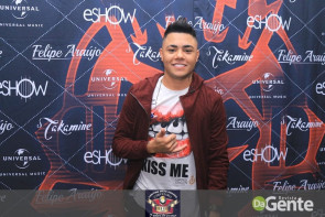 Veja os clicks do show Felipe Araújo