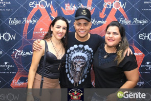 Veja os clicks do show Felipe Araújo