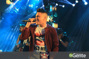 Veja os clicks do show Felipe Araújo