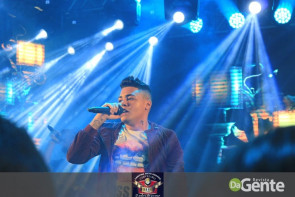 Veja os clicks do show Felipe Araújo