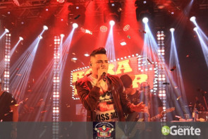 Veja os clicks do show Felipe Araújo