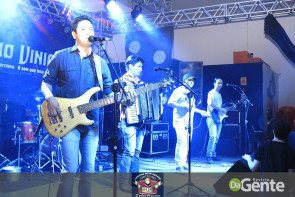 Confiram as fotos do 3º "Baile da Mini Saia"