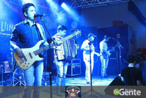 Confiram as fotos do 3º "Baile da Mini Saia"