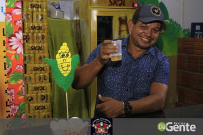 Confiram as fotos do 3º "Baile da Mini Saia"