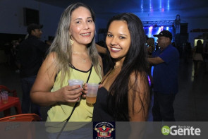 Confiram as fotos do 3º "Baile da Mini Saia"