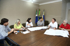 Prefeita recebeu representante de empresa que vai construir mais 650 casas populares em Dourados