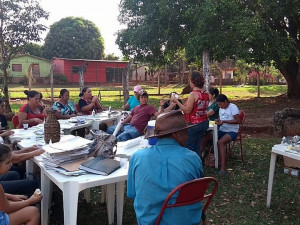 Curso de cestaria acontece duas vezes por semana em Itahum e reúne várias pessoas do distrito