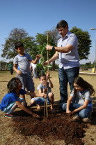 ​No dia da árvore, Parque Rego D'Água recebe plantio de mudas