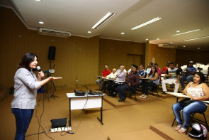 Nosso foco é a transparência, diz Délia a líderes comunitários