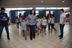 Prefeita acompanha alunos em passeio pelo CAM
