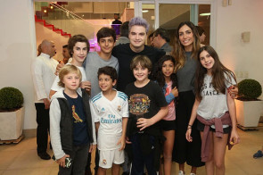 Felipe Neto lança aplicativo e recebe vários famosos na comemoração