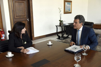 Prefeita Delia Razuk foi recebida na manhã desta quarta-feira pelo governador Beto Richa, do Paraná