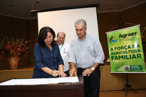 Reinaldo e Délia viabilizam reinício  das obras de 200 casas populares