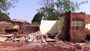 ​Prefeitura desobstrui passarelas do Parque Alvorada