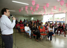 O médico David Infante, do CTCD, proferiu palestra sobre o tema da campanha