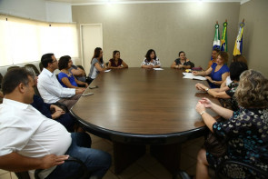 Conselho de Educação é empossado pela prefeita Délia