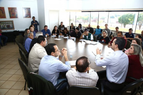 Administração mostra contas para sindicatos