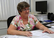 Secretária de Administração, Elaine Boschetti Trota, esclarece sobre escalonamento de salário e tranquiliza servidores