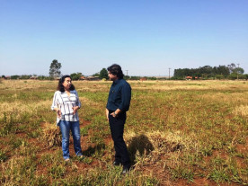 Prefeita Délia visita área onde será implantado primeiro loteamento urbanizado de Dourados