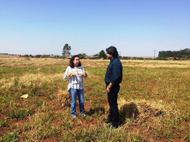 Prefeita Délia visita área onde será implantado primeiro loteamento urbanizado de Dourados