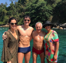 Luciano Huck, Rodrigo Faro e Carlos Alberto aproveitam o feriado juntos