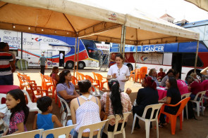 Ônibus do Projeto de Prevenção ao  Câncer atende até sexta-feira na Praça