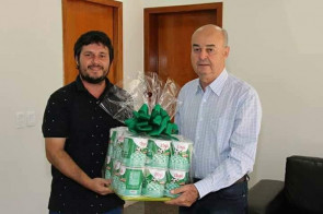 Prefeito é ovacionado nas redes sociais depois de atitude beneficente