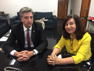 Prefeita Délia Razuk em um dos encontros com o deputado Dagoberto Nogueira, em Brasília
