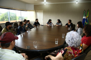 ​Prefeita recebe artistas para celebrar lançamento do FIP e Palco Para Todos