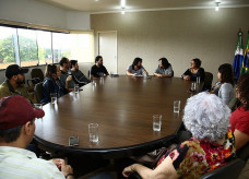 Prefeita Délia Razuk conversou abertamente com representantes da classe artística douradense​