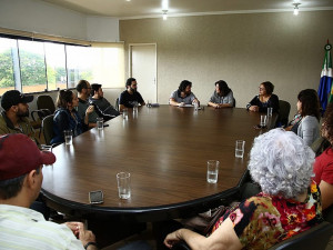 Prefeita Délia Razuk conversou abertamente com representantes da classe artística douradense