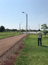 Imam faz plantio no entorno da pista de  caminhada do Parque Antenor Martins