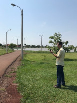 Imam faz plantio no entorno da pista de  caminhada do Parque Antenor Martins