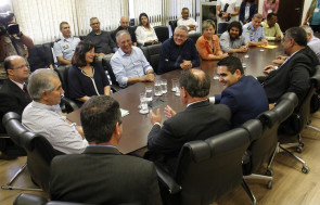 Délia e Reinaldo firmam convênio  para a campanha 'Dourados Brilha'