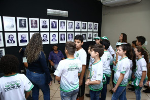 Alunos do ensino fundamental conhecem a prefeitura e apresentam projeto