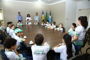 Alunos do ensino fundamental conhecem a prefeitura e apresentam projeto