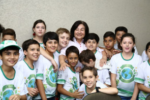 Alunos do ensino fundamental conhecem a prefeitura e apresentam projeto