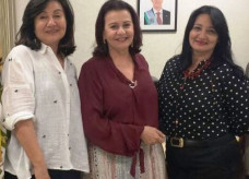 Prefeita Délia e secretária Denize, com a secretária estadual Maria Cecília