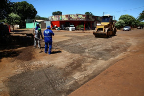 Equipes da Semsur e Semop intensificam tapa-buraco em Dourados