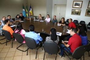 Délia recebe entidades conveniadas e garante manter parcerias