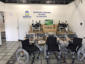 Secretaria de Saúde entrega 41 cadeiras de roda à população