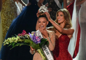 Candidata da África do Sul vence o concurso Miss Universo