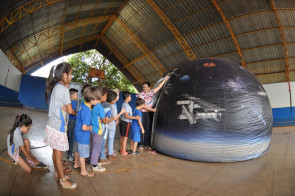 Planetário Itinerante atendeu mais de  1400 pessoas das comunidades escolares