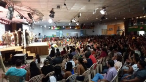 Centenas aplaudem encerramento do 2º Festeid