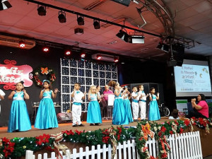 Várias apresentações culturais marcaram o encerramento do 2º Festival da Educação Infantil, sexta-feira, em Dourados Espaço Esperança ficou totalmente ocupado por pais, alunos e convidados no encerramento do Festeid