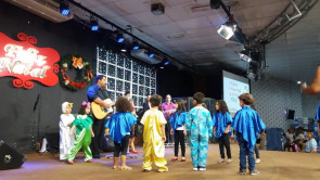 Centenas aplaudem encerramento do 2º Festeid