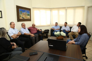 Prefeita recebe Coamo para efetivar instalação de unidade