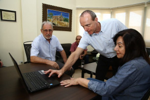 Prefeita recebe Coamo para efetivar instalação de unidade